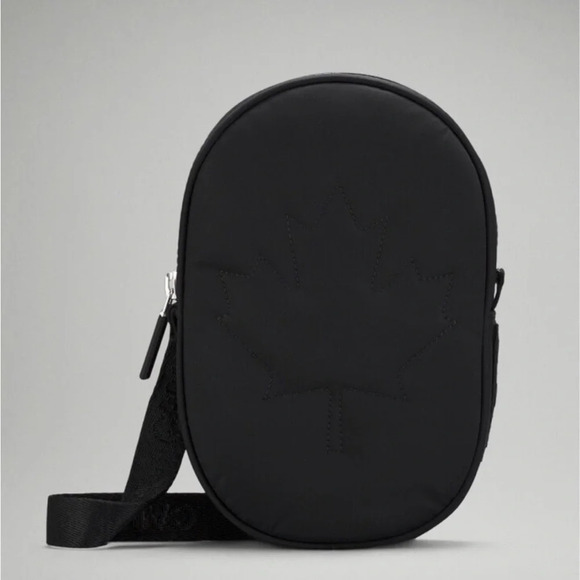 🆕 Lululemon Team Canada 22 Future Legacy Crossbody Bag Black - Picture 1 of 7